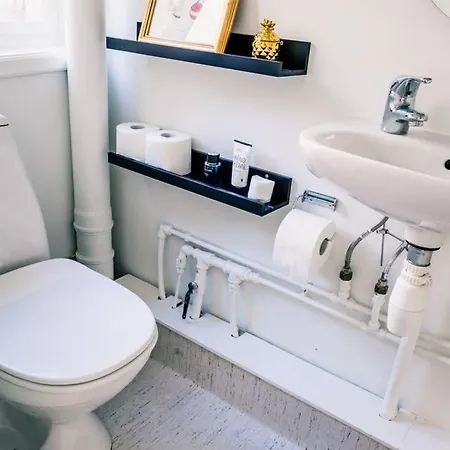 Comfortable One-bedroom Apt. In The City Center アパート