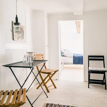 アパート Comfortable One-bedroom Apt. In The City Center